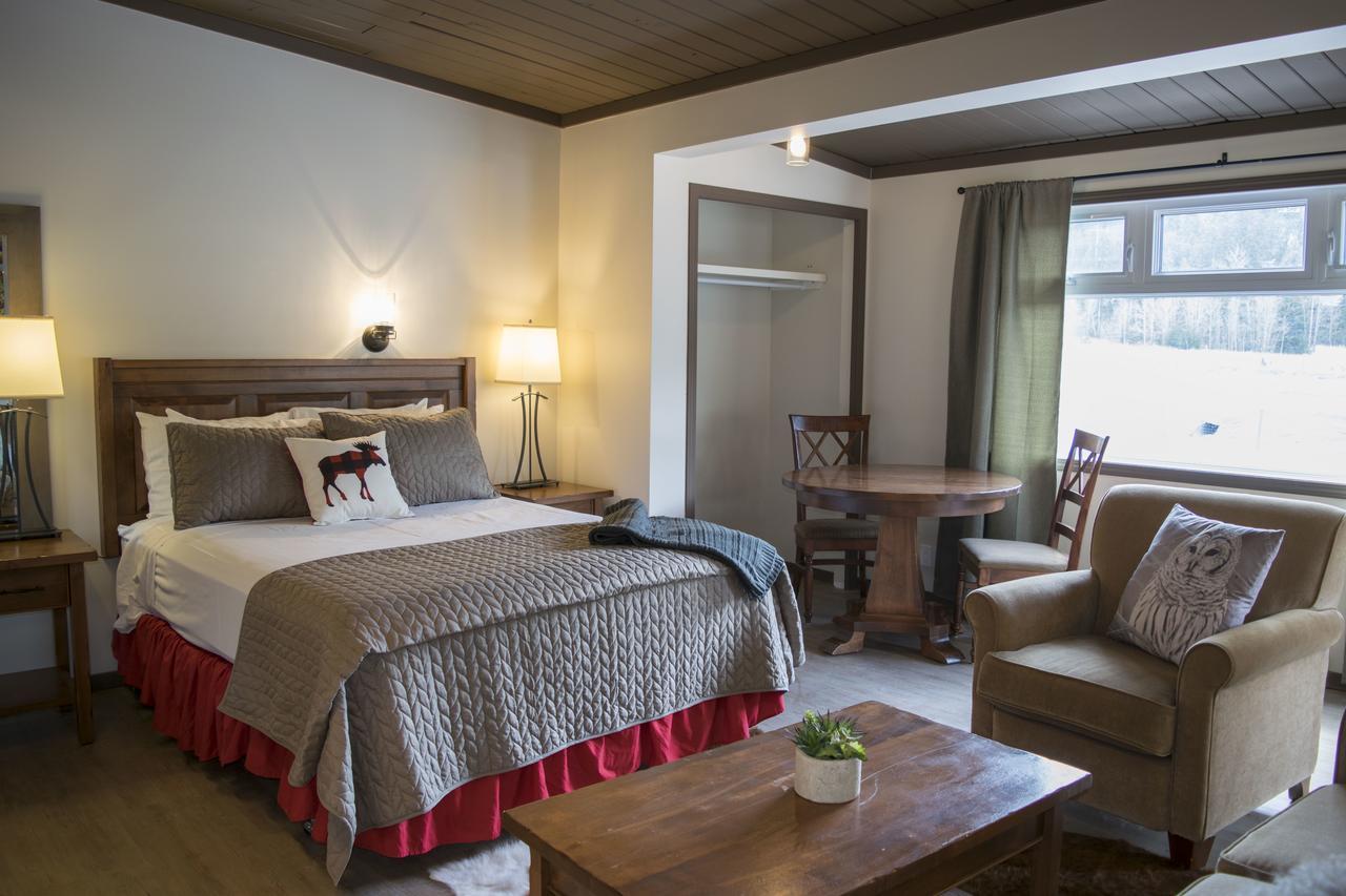 Yamnuska Suites แคนมอร์ ภายนอก รูปภาพ
