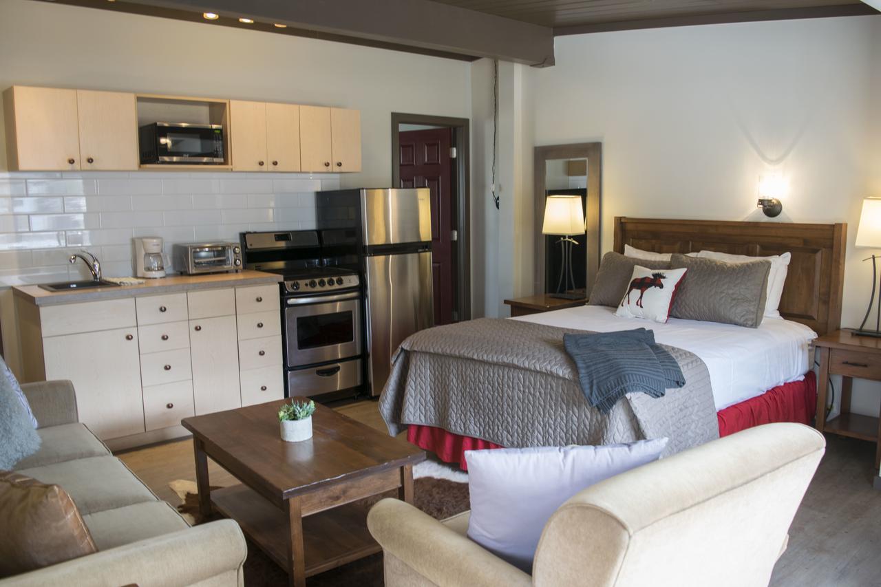 Yamnuska Suites แคนมอร์ ภายนอก รูปภาพ